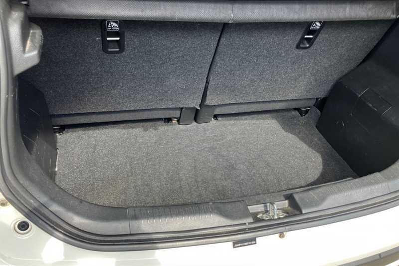 Suzuki Ignis Ignis Sz-t Dualjet White #24