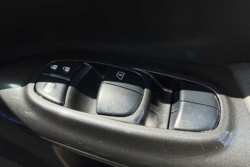 Nissan Juke Acenta Black #16