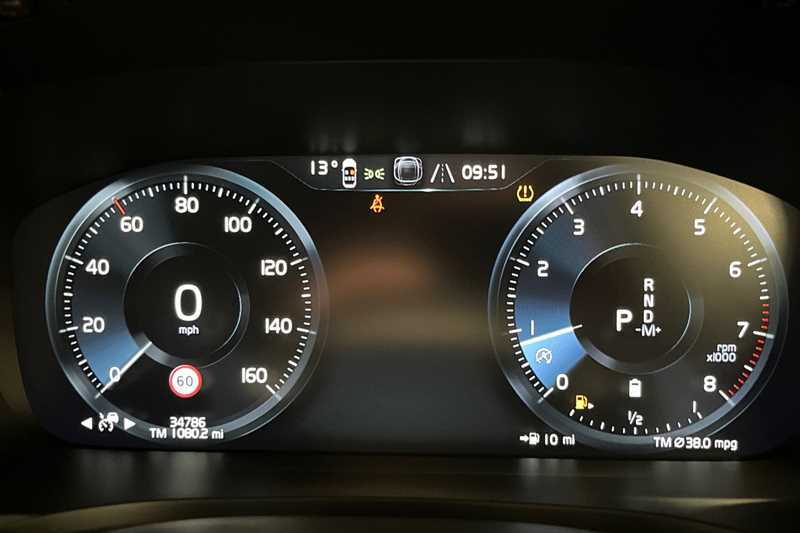 Volvo S60 R-design, B5 Mild Hybrid Climate Pack, Satnav, Da Red #20