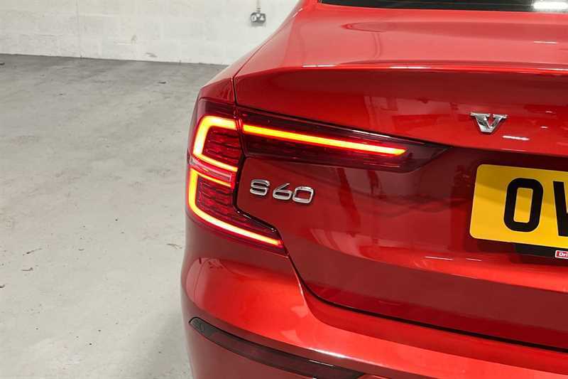 Volvo S60 R-design, B5 Mild Hybrid Climate Pack, Satnav, Da Red #31