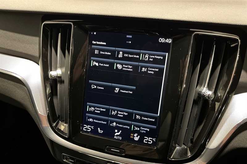 Volvo S60 R-design, B5 Mild Hybrid Climate Pack, Satnav, Da Red #38