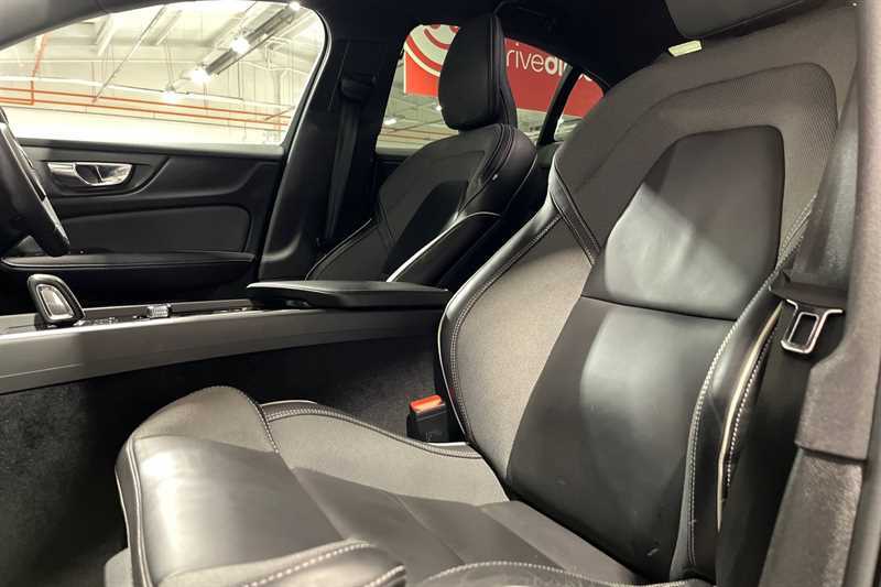 Volvo S60 R-design, B5 Mild Hybrid Climate Pack, Satnav, Da Red #23