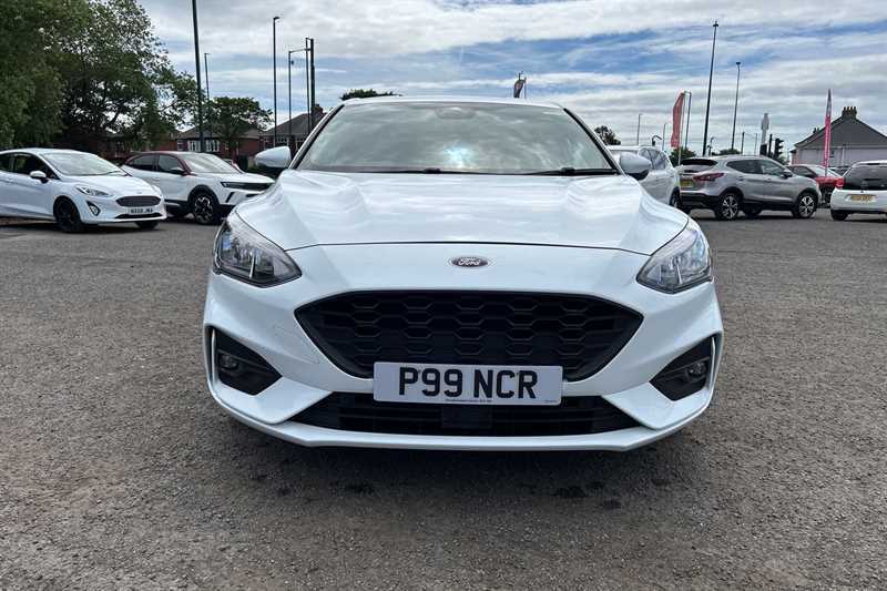 Ford Focus 1.0T Ecoboost St-line Hatchback WM19PFF White #2