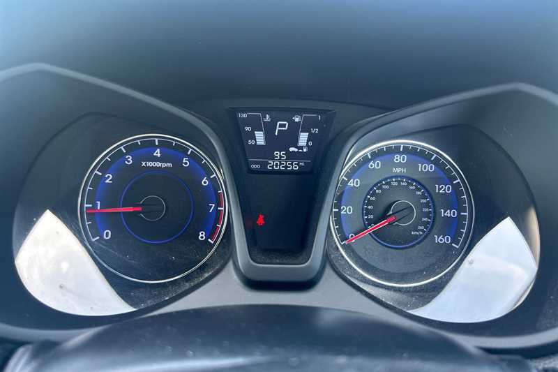 Hyundai Ix20 1.6 Se Nav Euro 6 Red #7