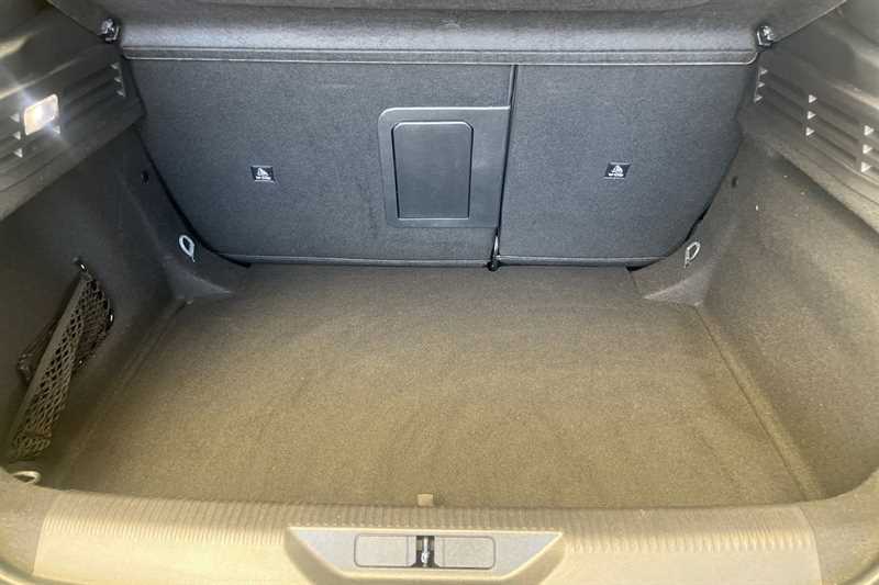 Peugeot 308 Hatchback White #24