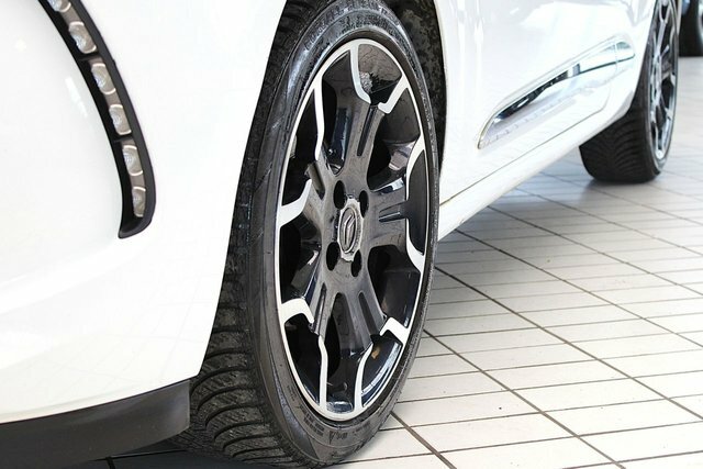 Citroen DS3 1.6 E-hdi Airdream Dstyle Plus Hatchback Diese White #4