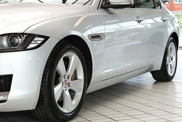 Jaguar XF 2.0D Portfolio Saloon Euro 6 S S Silver #4