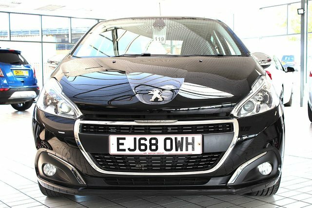 Peugeot 208 Puretech Signature Hatchback EJ68OWH Black #3