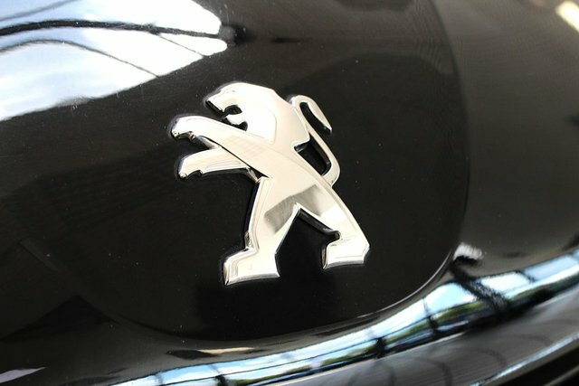 Peugeot 208 Puretech Signature Hatchback EJ68OWH Black #5