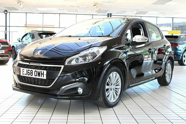 Peugeot 208 Puretech Signature Hatchback Black
