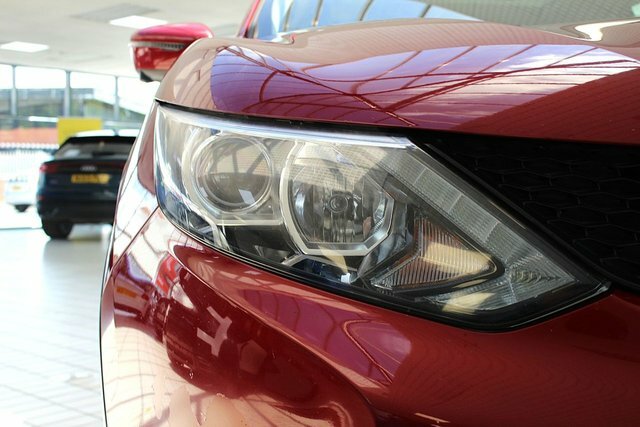 Nissan Qashqai Dci N-connecta Suv BV67ZSZ Red #6