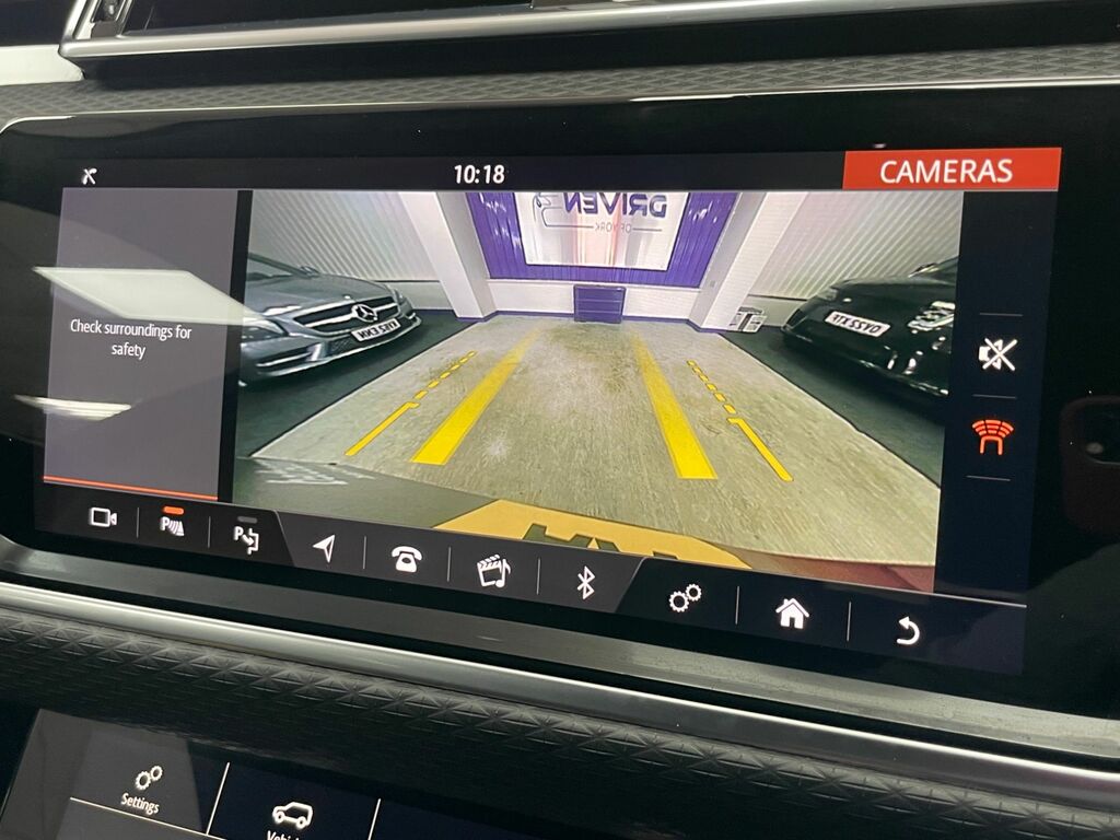 Land Rover Range Rover Velar R-dynamic Black #33
