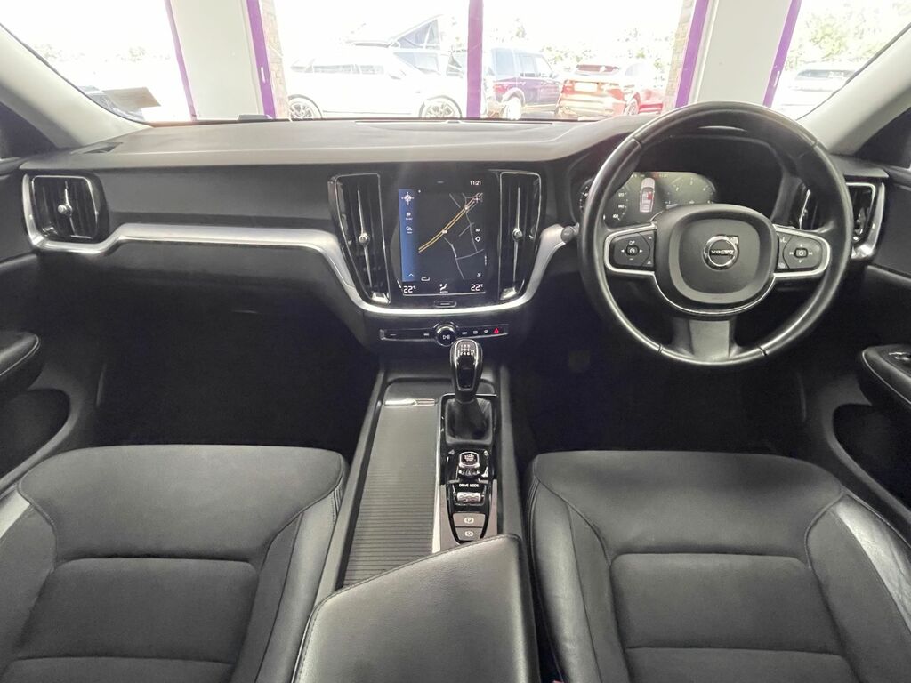 Volvo V60 V60 Momentum D3 Black #2