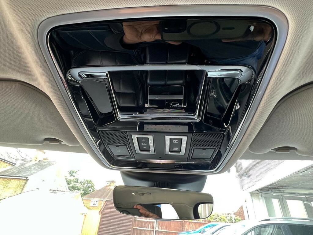 Land Rover Range Rover Velar R-dynamic S Black #16