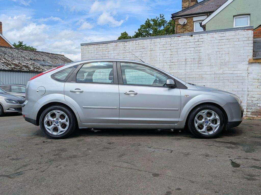 Ford Focus 1.6 Zetec Climate AJ08XCT Silver #6