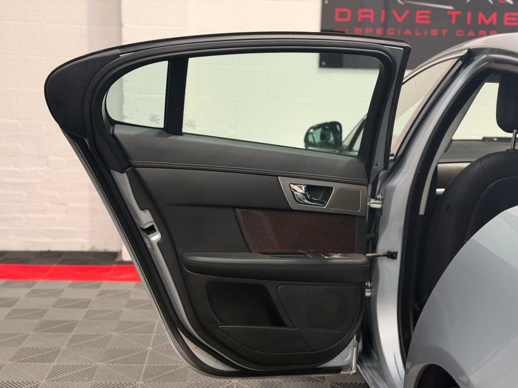 Jaguar XF Saloon Grey #25