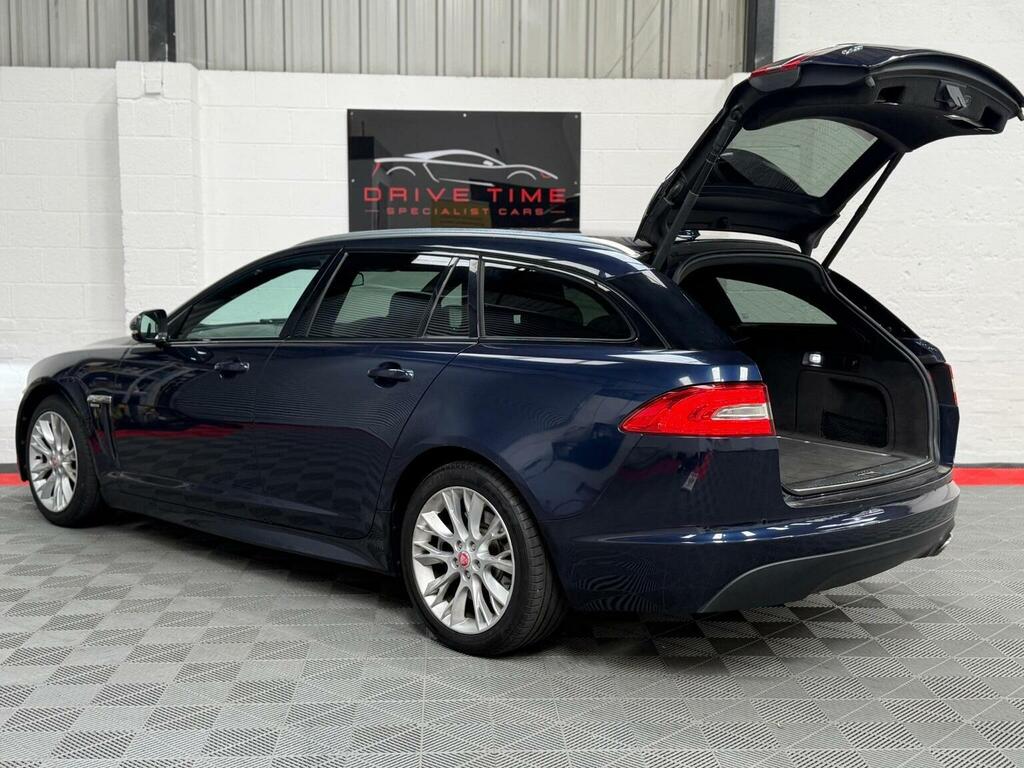 Jaguar XF Saloon Green #7