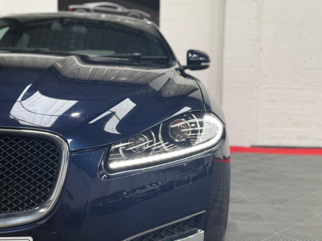 Jaguar XF Saloon Green #40