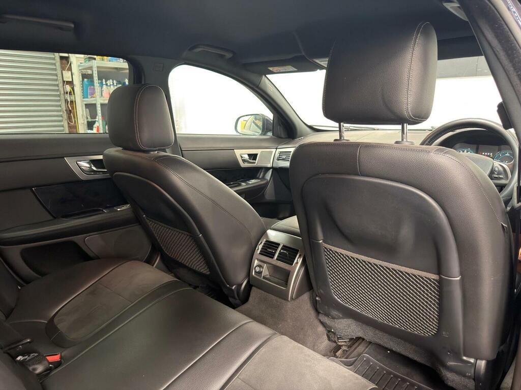 Jaguar XF Saloon Green #21