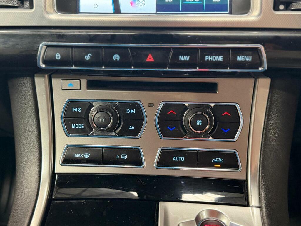 Jaguar XF Saloon Green #23