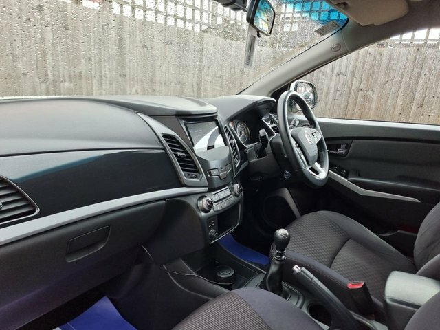 SsangYong Korando 2.2 Le White #39