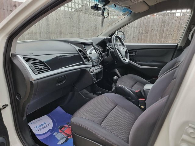 SsangYong Korando 2.2 Le White #21