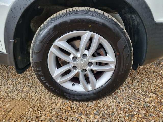 SsangYong Korando 2.2 Le White #34