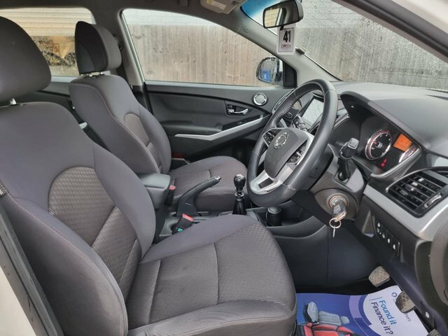 SsangYong Korando 2.2 Le White #25
