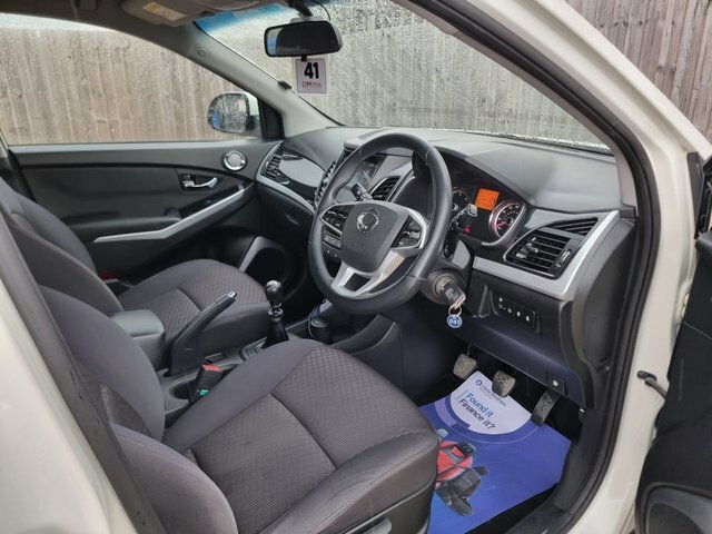 SsangYong Korando 2.2 Le White #16
