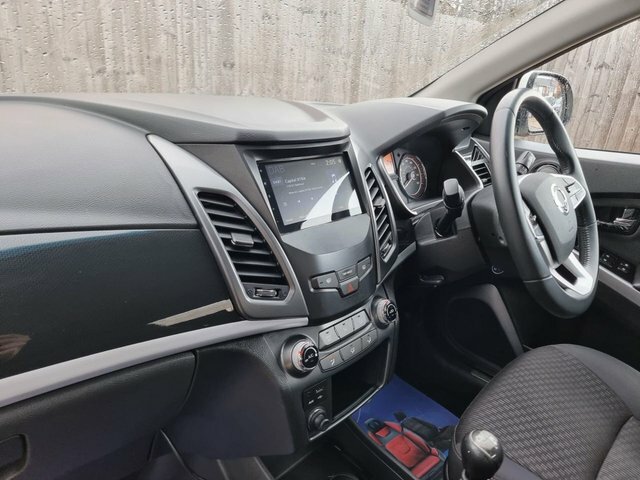 SsangYong Korando 2.2 Le White #40