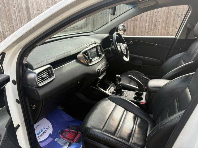 Kia Sorento  White #16