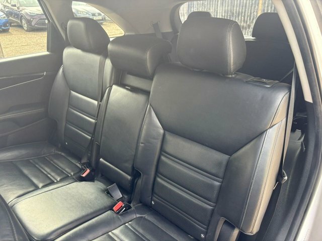 Kia Sorento  White #30