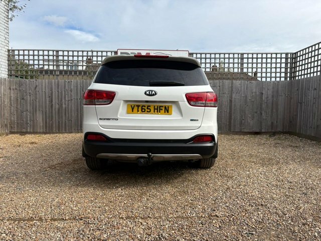 Kia Sorento  White #38