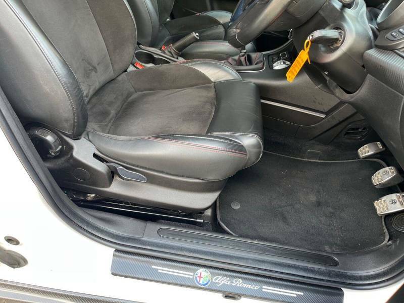 Alfa Romeo Giulietta 1.4 Tb Speciale Red #24