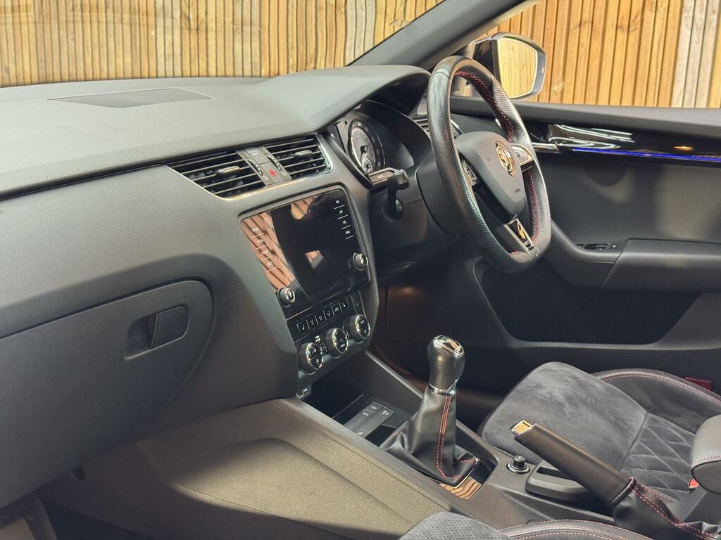 Skoda Octavia 2.0 Tsi 245 Vrs Red #25
