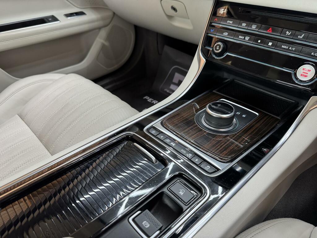Jaguar XF 2020 2.0 D200 Mhev R-dynamic Se Saloon Silver #43