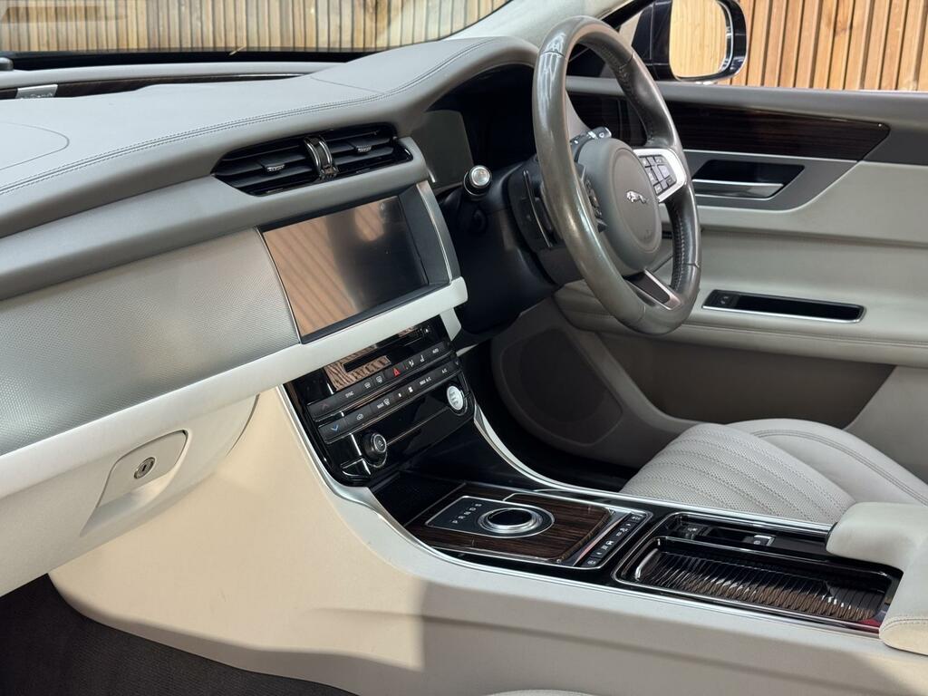 Jaguar XF 2020 2.0 D200 Mhev R-dynamic Se Saloon Silver #29