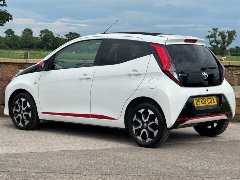 Toyota Aygo 1.0 Vvt-i X-trend White #3