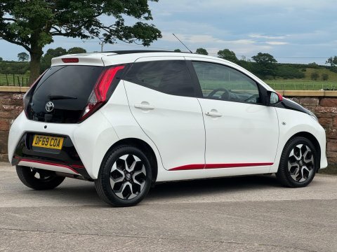 Toyota Aygo 1.0 Vvt-i X-trend White #4