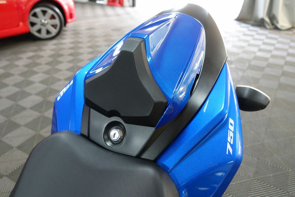 Suzuki  Katana Gsx-s1000srqm0 Silver #12