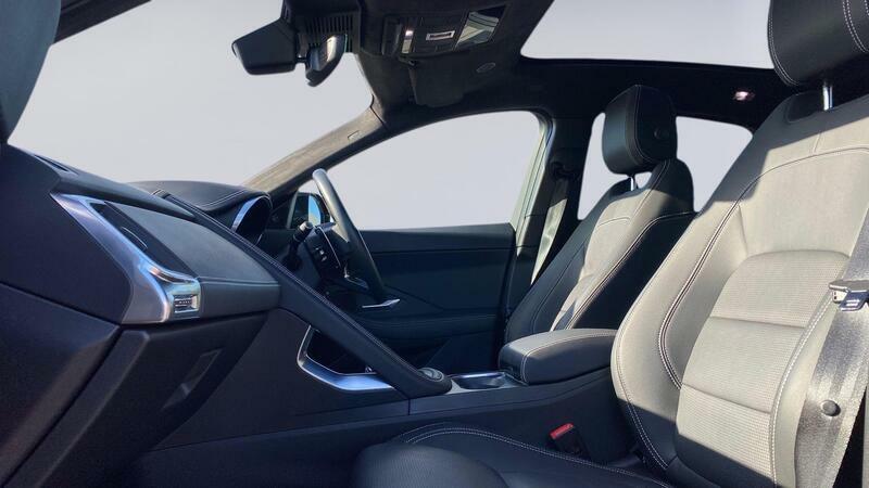 Jaguar E-Pace 2.0 D200 R-dynamic Black Red #3