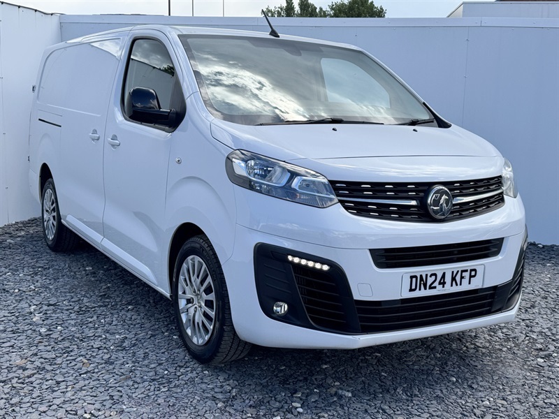 Vauxhall Vivaro 1.5 Turbo D 2900 Pro Panel Van 6Dr L White