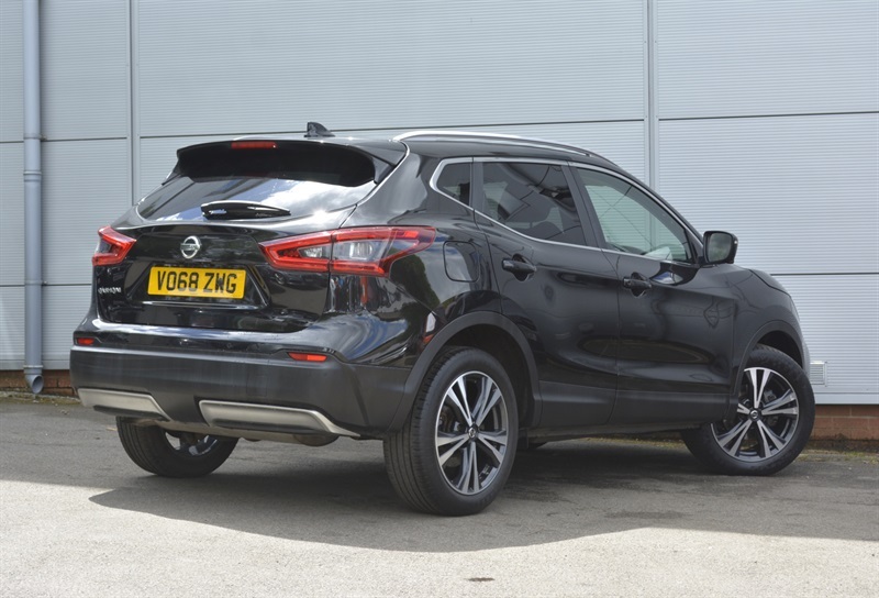 Nissan Qashqai 1.3 Dig-t N-connecta Suv Euro 6 VO68ZWG Black #6