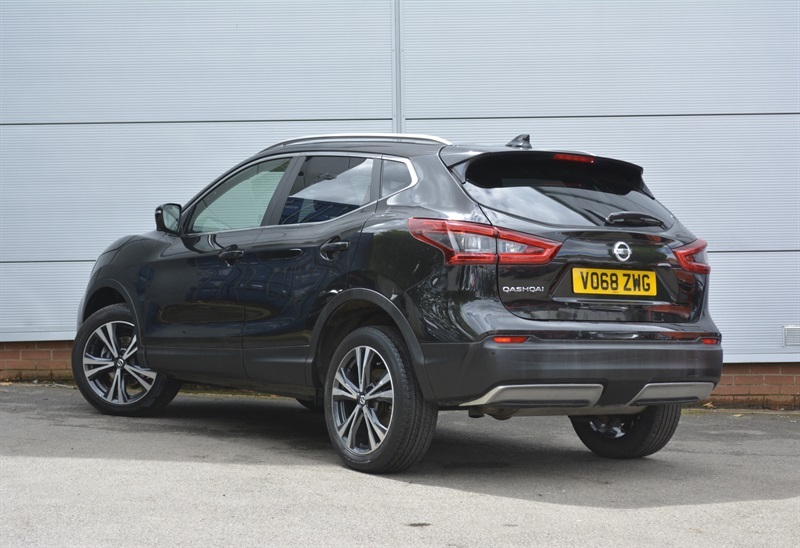 Nissan Qashqai 1.3 Dig-t N-connecta Suv Euro 6 VO68ZWG Black #4