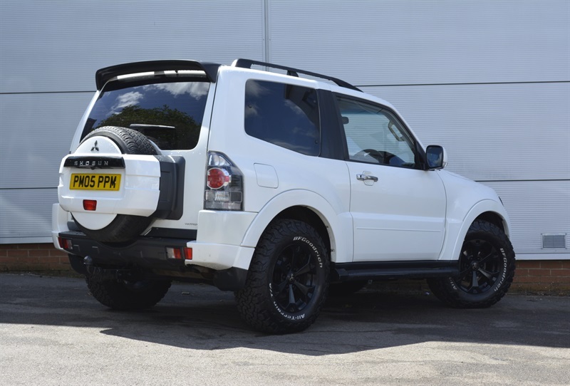 Mitsubishi Shogun 3.2 Di-dc Warrior Suv 4Wd Euro 5 S White #6