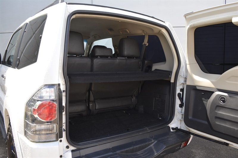 Mitsubishi Shogun 3.2 Di-dc 197 Sg3 Silver #28