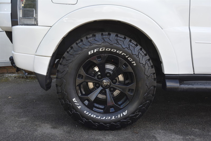 Mitsubishi Shogun 3.2 Di-dc 197 Sg3 Silver #34