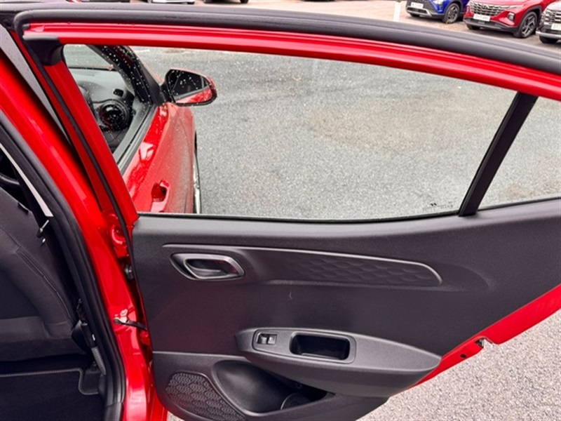 Hyundai I10 1.0 Se Connect Hatchback Euro 6 Red #4
