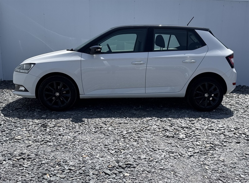 Skoda Fabia 1.0 Tsi Colour Edition Hatchback DE69RYH White #4