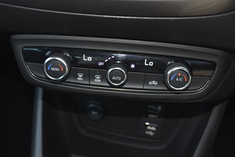 Vauxhall Crossland Elite Nav Blue #19
